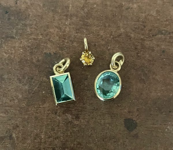 Turmalin Anhänger in 750/-Gelbgold mit Brillant-Einzelstück