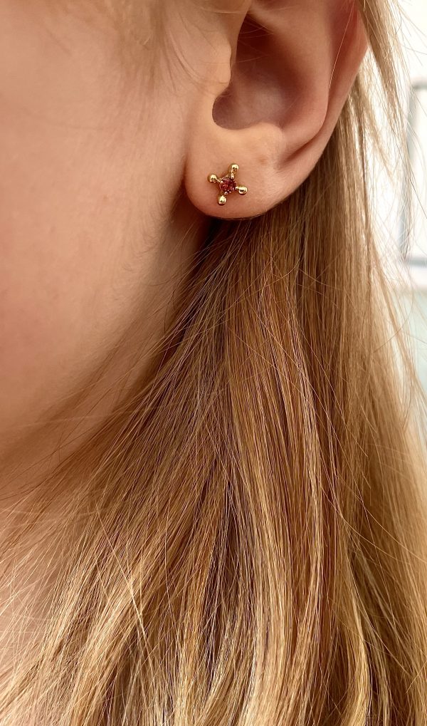 Ohrstecker EMMI in 750/-Roségold mit rötlichen Saphiren