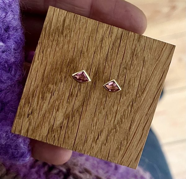 rosafarbene Turmalin Ohrstecker in 750/-Gelbgold