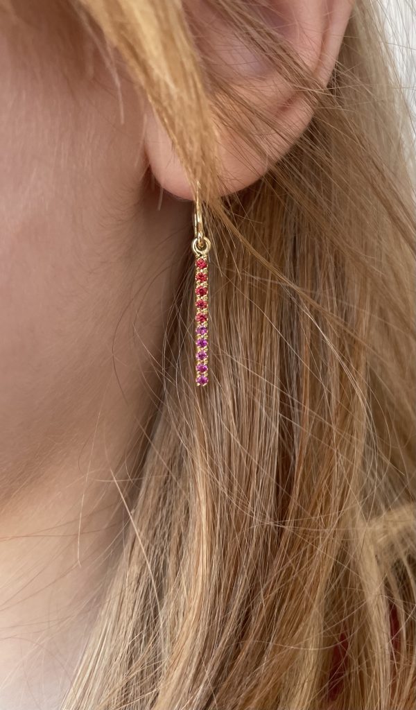 baumelnde Goldstäbe in 750/-Gelbgold mit 10 Rubinen und 10 Saphiren