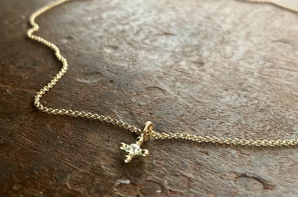 Kettenanhänger EMMI in 750/-Gelbgold mit einem Brillanten