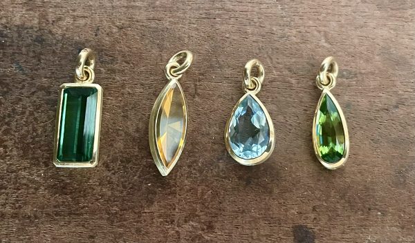 großer Aquamarin Tropfen in 750/-Gelbgold mit einem Brillanten - VERKAUFT