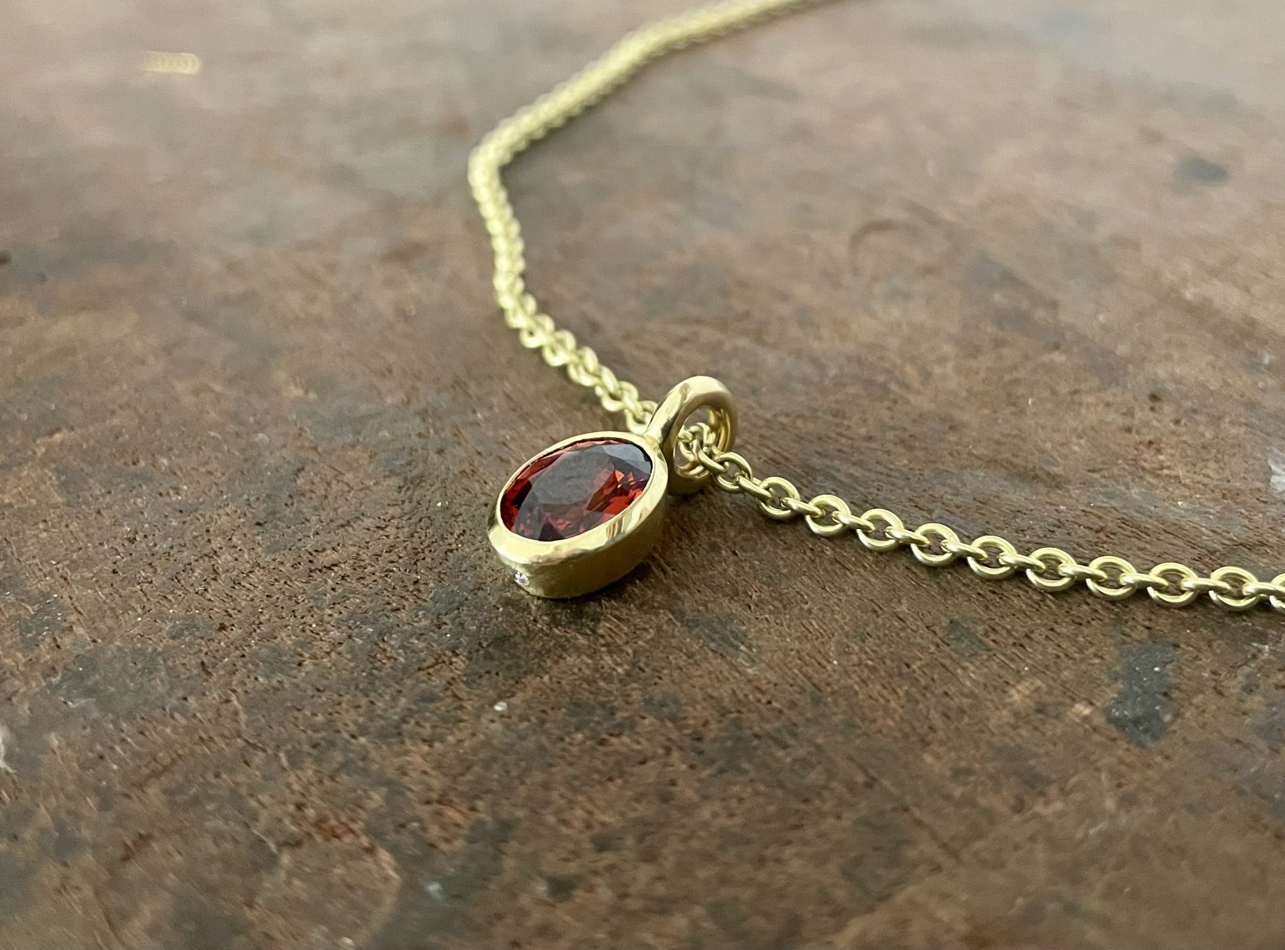 Mandarin Granat in 750/-Gelbgold mit einem Brillanten – Bild 3