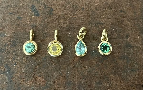 grüner Turmalin Anhänger mit einem Brillanten in 750/-Gelbgold