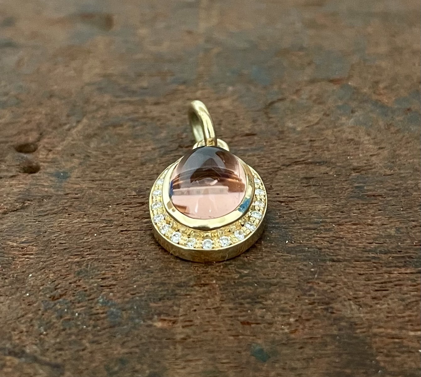 rosa Turmalin in Roségold mit 22 Brillanten