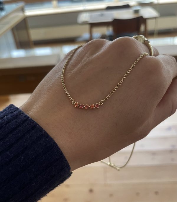 Collier LARA mit 5 orangefarbenen Saphiren