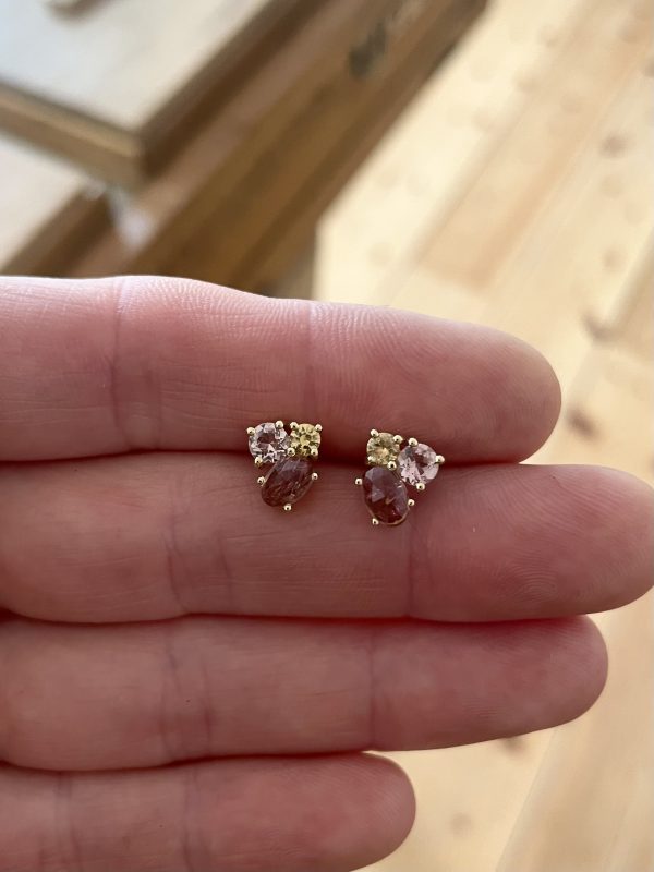 Ohrstecker aus Turmalinen und Saphiren in 750/-Gelbgold