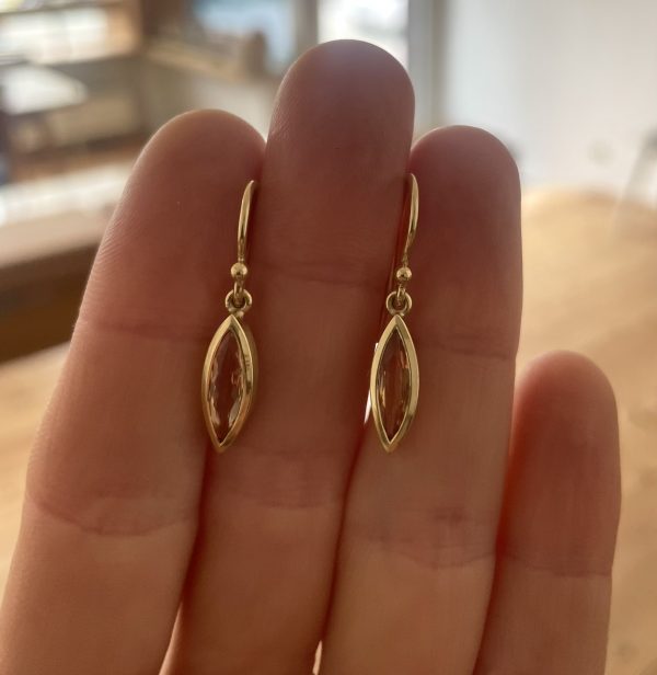 Edeltopase in 750/-Gelbgold mit je einer Goldperle