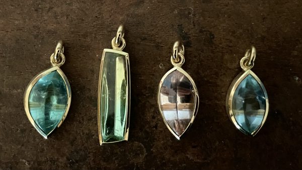 rosafarbener Morganit Anhänger in 750/-Gelbgold