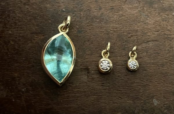 leuchtend grüner Turmalin in 750/-Gelbgold