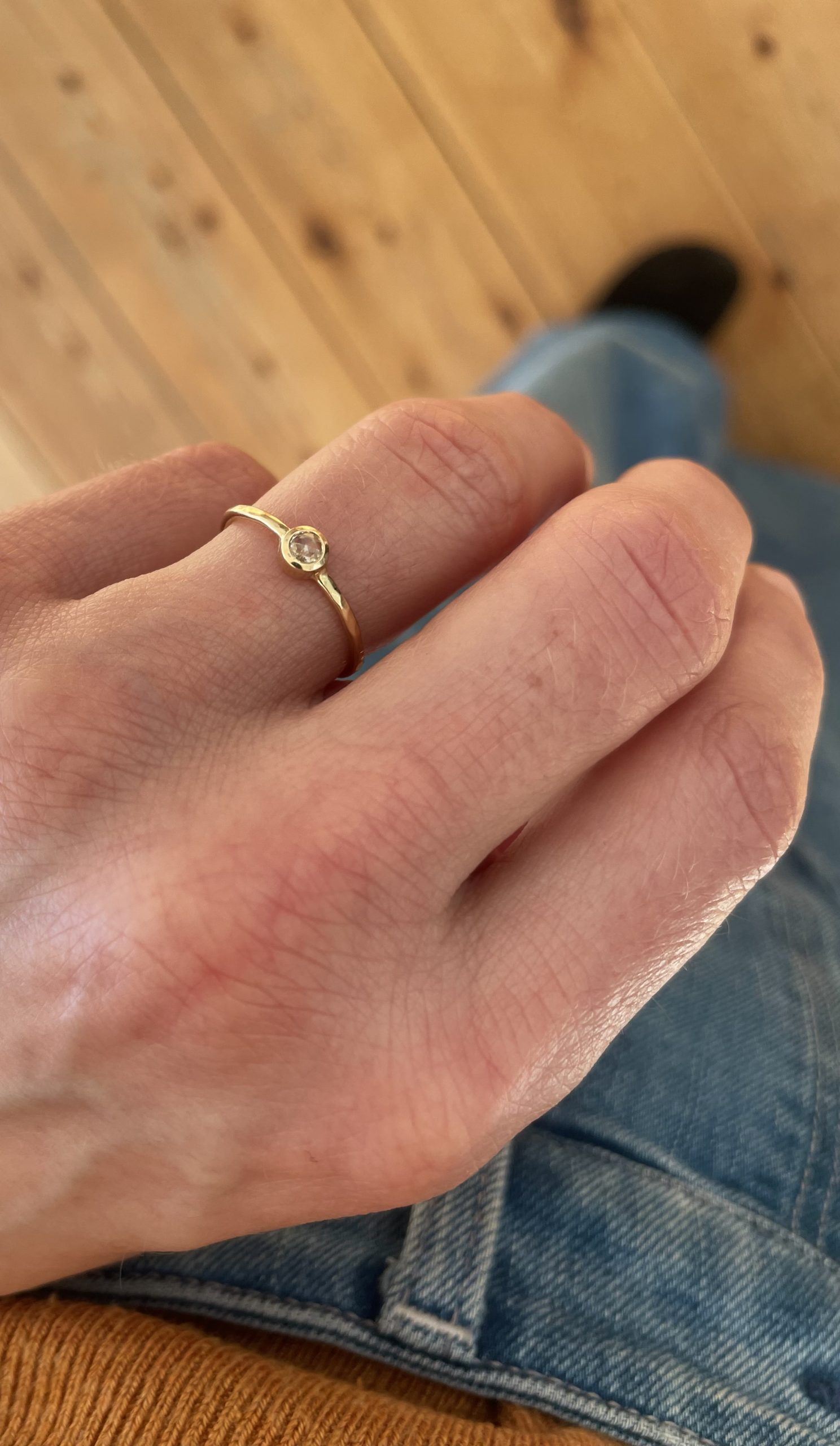 Diamantring in Roségold mit Hammerschlag – Bild 2