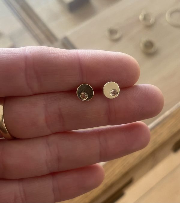 Ohrstecker in Roségold mit apricotfarbenen Topasen