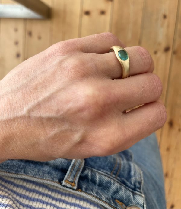 massiver Bandring in Roségold mit einem Turmalin