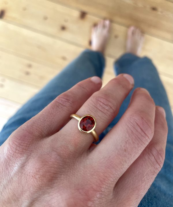 Roségold Ring mit einem Mandaringranat und einem Brillanten