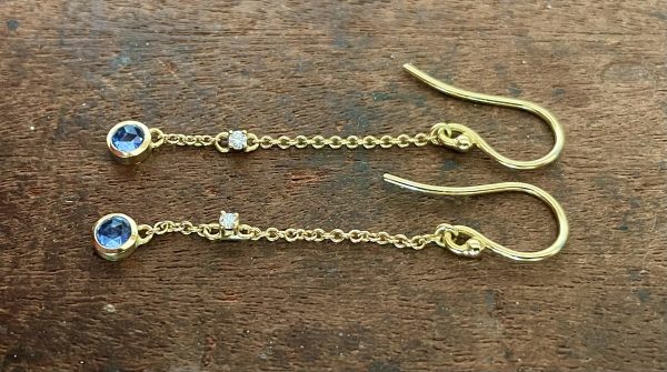 Ohrhänger in 750/-Gelbgold mit Saphiren und Brillanten